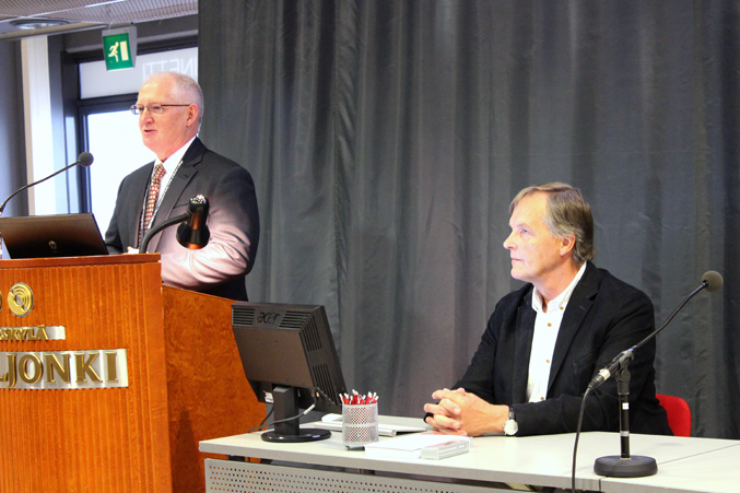 Dr. Michael Martin and Jouni Välijärvi